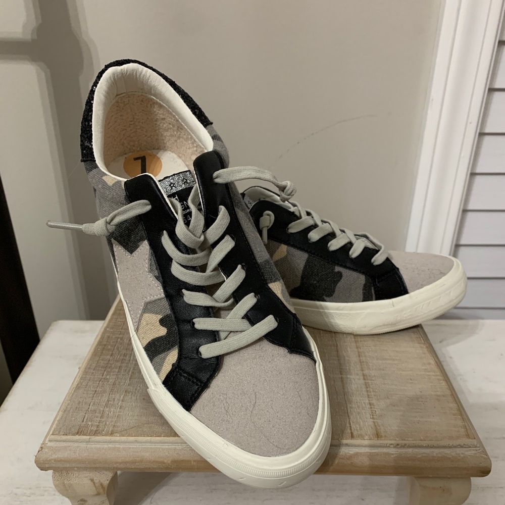 Super cute! Camo & Sparkle sneakers, never worn, new condition